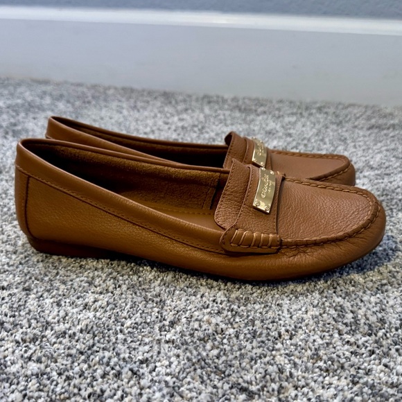 NWOB Coach Tan Leather Loafers Sz 7.5 - Picture 2 of 3